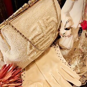 ♥️ Vintage Creations by Harilela's Ivory 
Beaded Purse- Made in Hong Kong 1960s